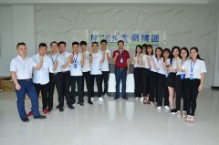 我司領(lǐng)導(dǎo)和銷售大組合影